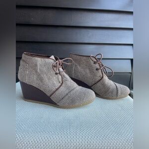 Tom’s Brown Wedge Heel Lace Up booties Size 7